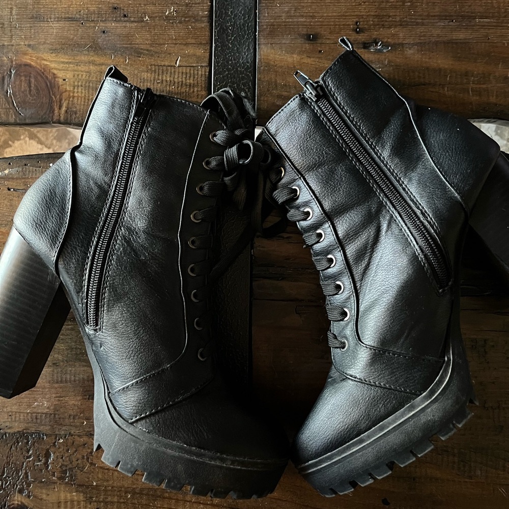 CHARLOTTE RUSSE High Heel lace up boots